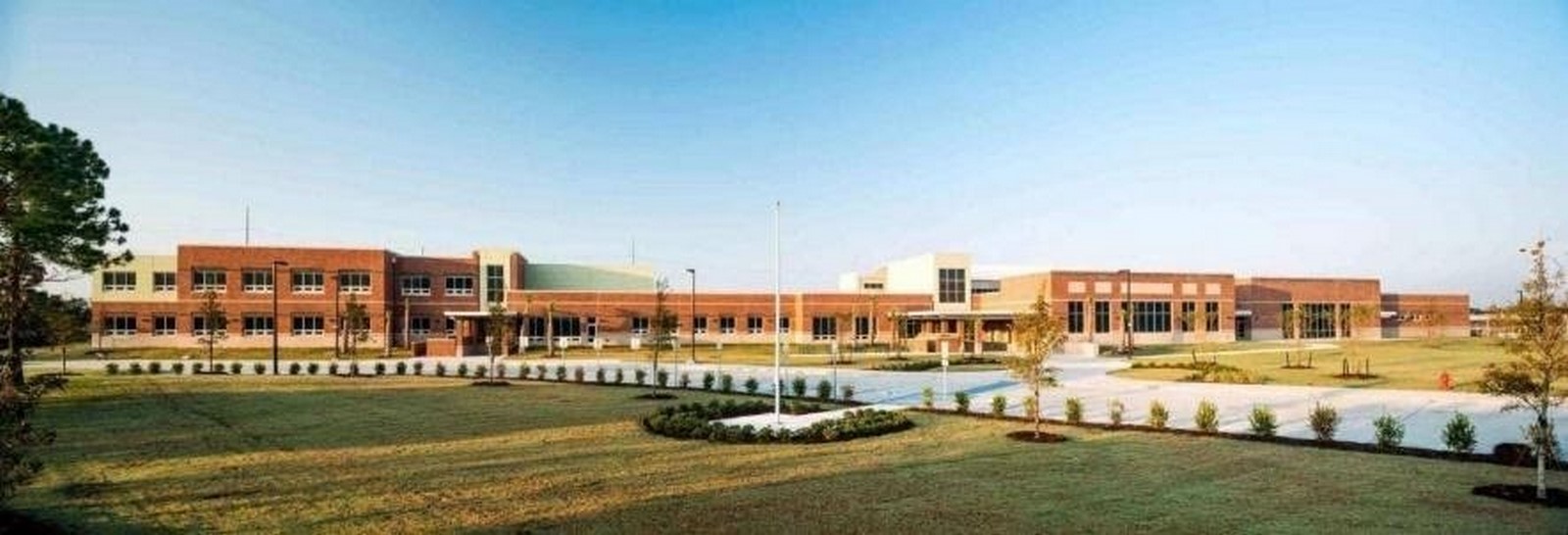 Fannie Williams School © https://yeatesarchitects.com/?portfolio=fannie-c-williams-school-new-orleans-louisiana