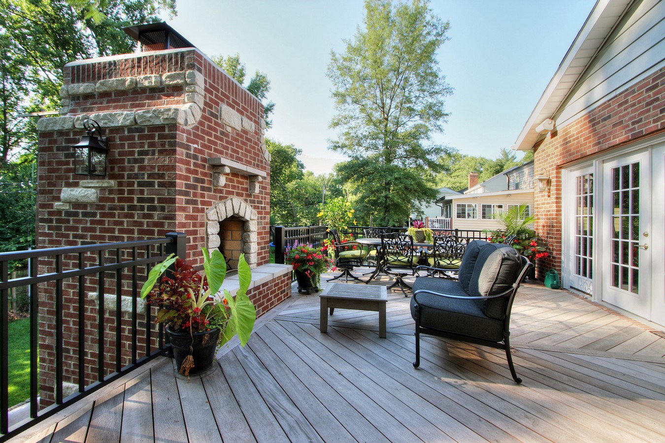 <span style="font-weight: 400;">Mosby Building Arts – Outdoor living space, St. Louis © www.mosbybuildingarts.com/</span>