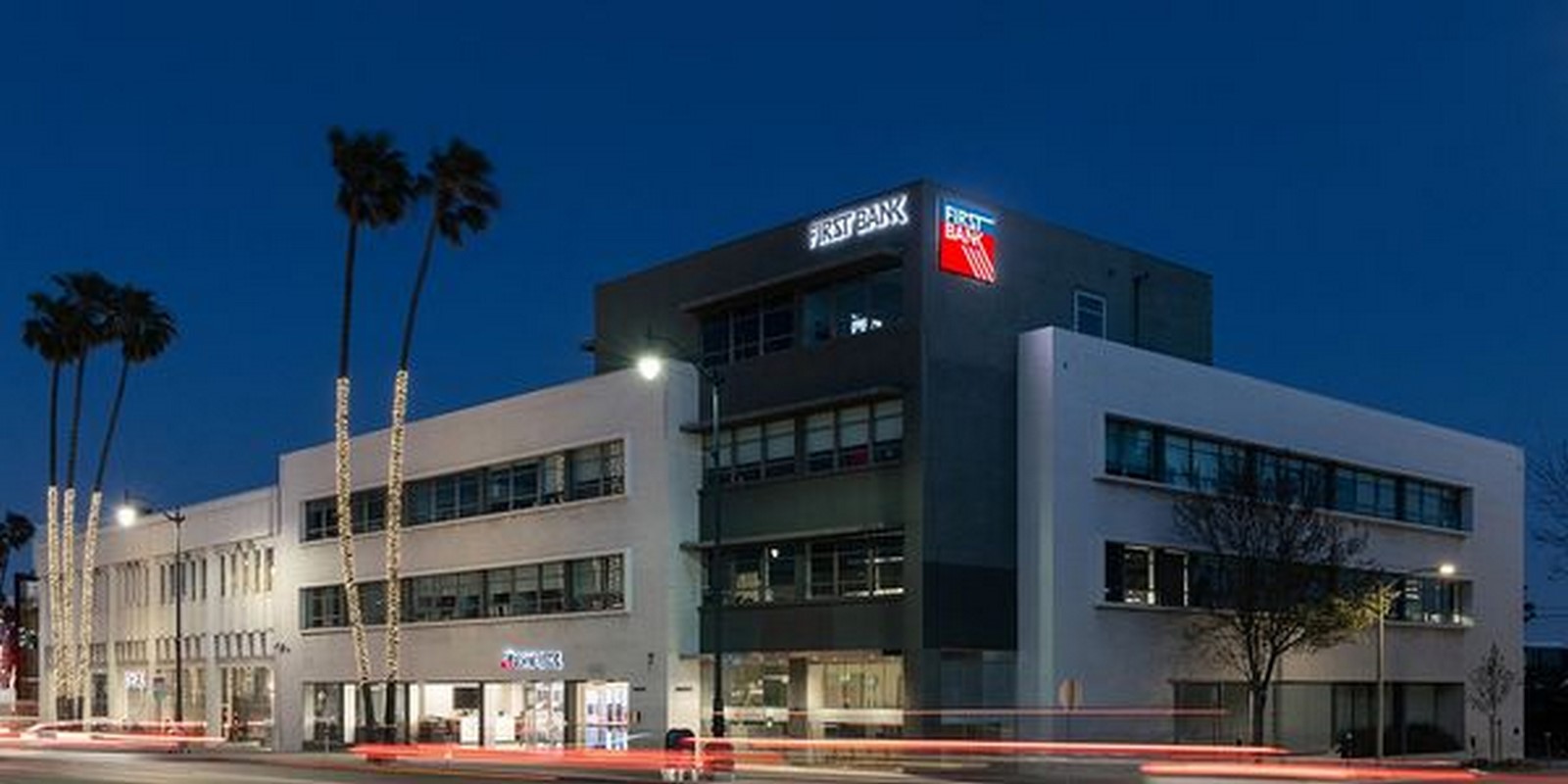 <span style="font-weight: 400;">Paradigm Architects – First Bank, Beverly Hills © www.paradigmarch.com</span>