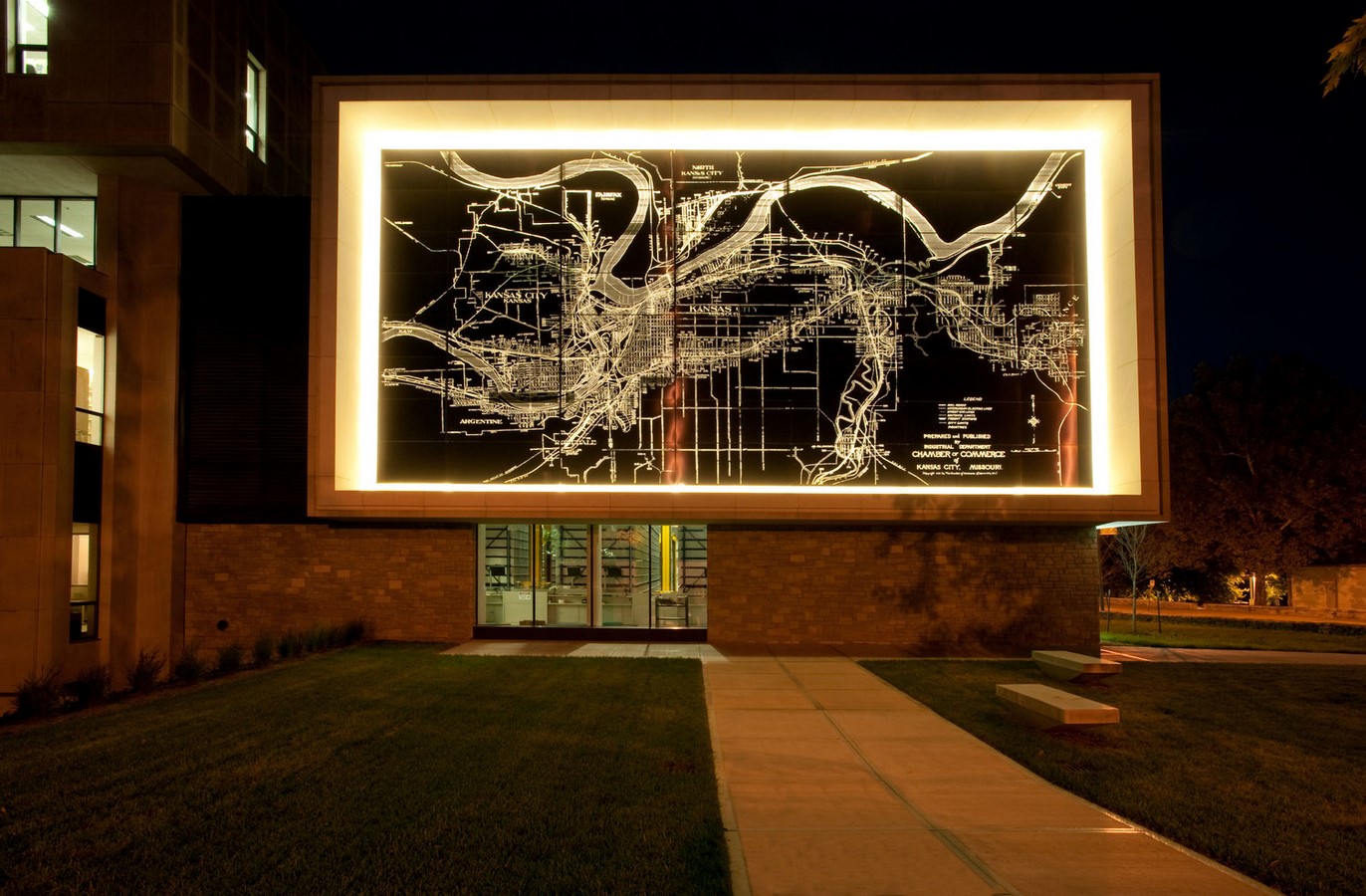 <span style="font-weight: 400;">PGAV Architects- Miller Nichols Library, Missouri – Library © www.pgavarchitects.com/</span>