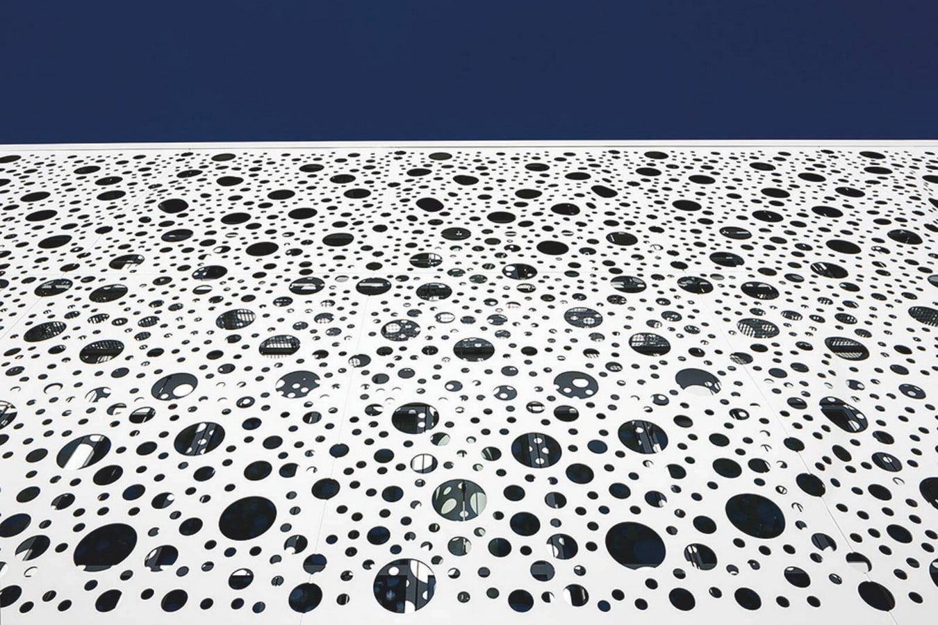 10 Examples of Innovative facade design solutions - Sheet10