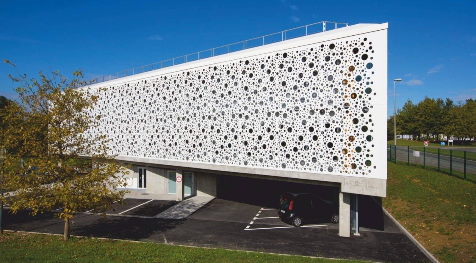 10 Examples of Innovative facade design solutions - Sheet11