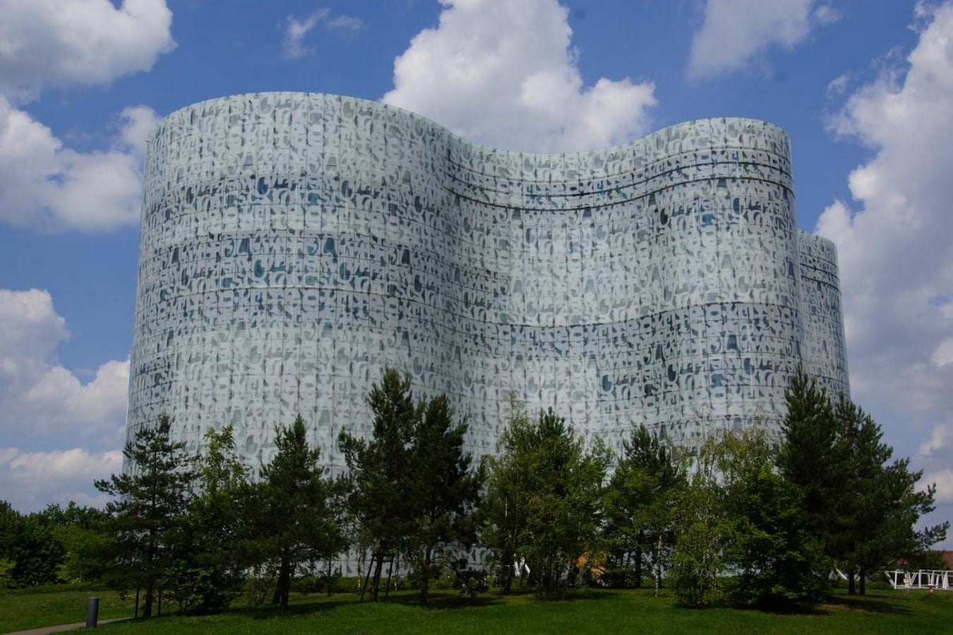 10 Examples of Innovative facade design solutions - Sheet31