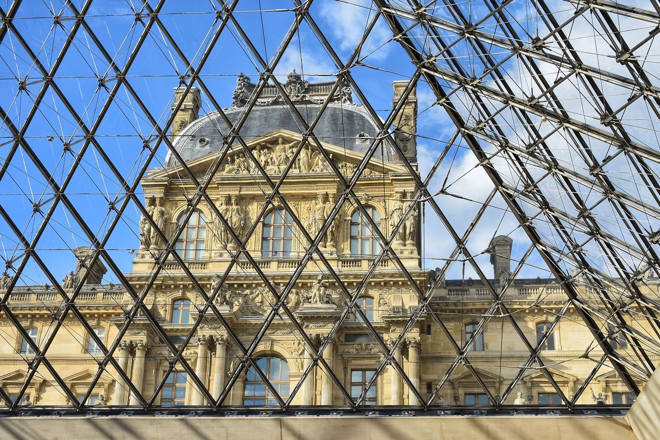 15 Iconic Glass buildings around the world - Sheet12