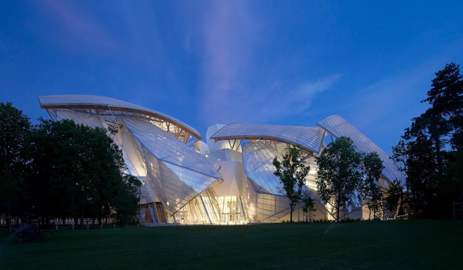 15 Iconic Glass buildings around the world - Sheet42