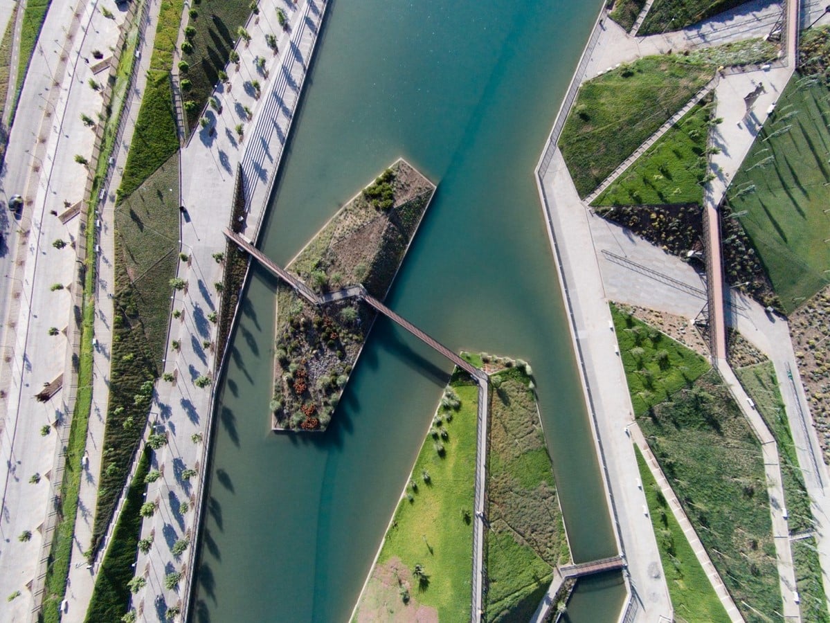 Water Architecture- How architects construct around water - Sheet11