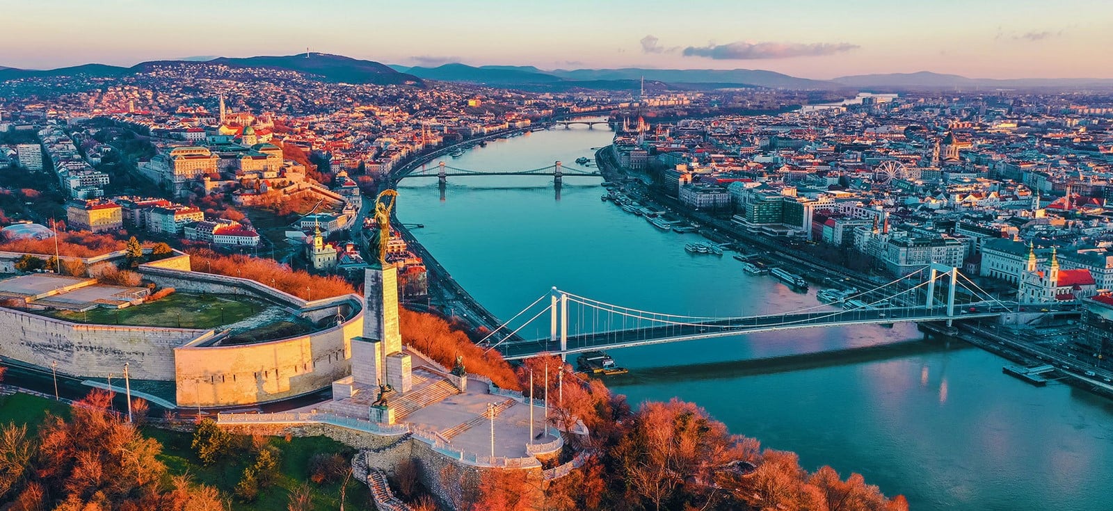20 Cities shaped by tourism- effects of tourism on urban planning