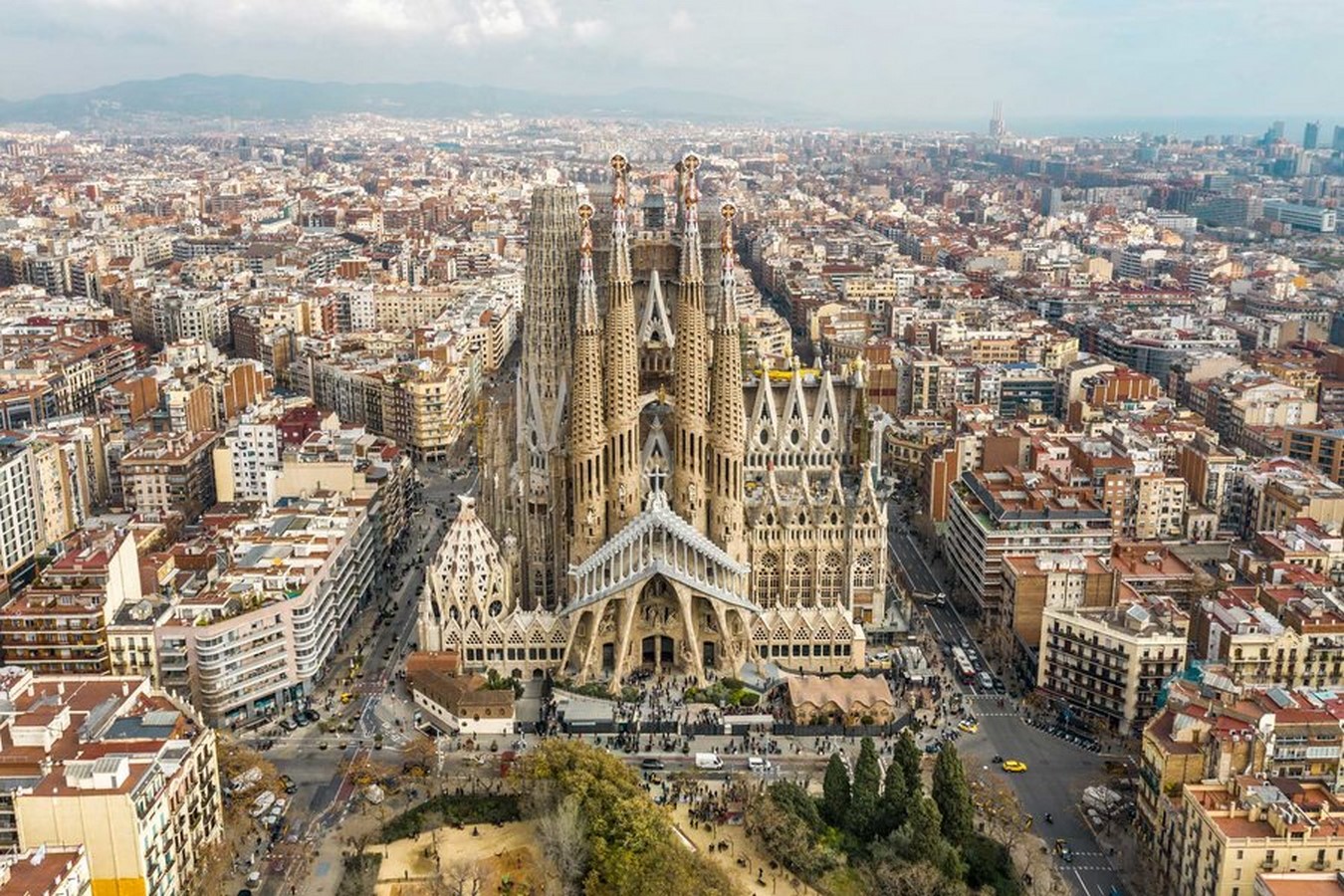 20 Cities shaped by tourism- effects of tourism on urban planning
