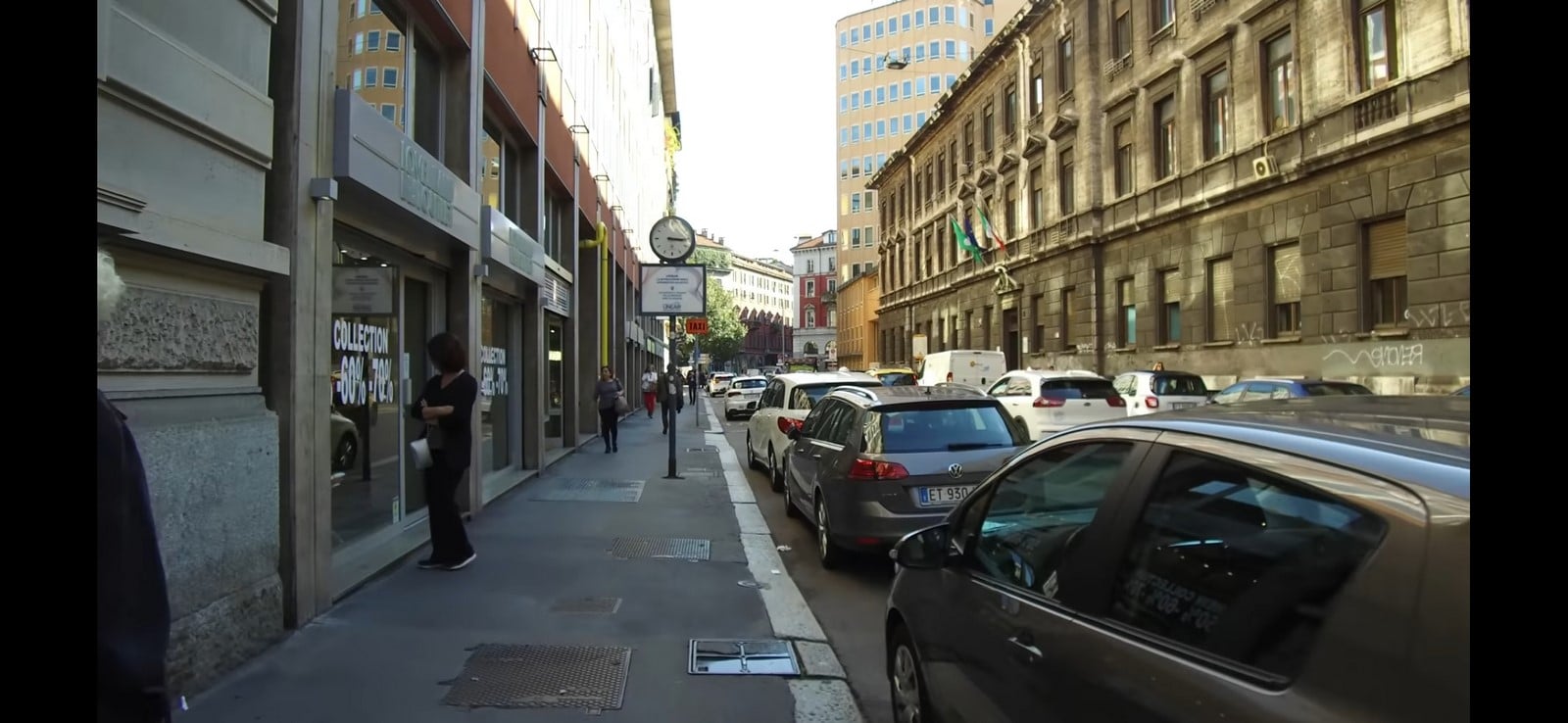 View of a street and a different coloured building revealing itself as you move closer _© www.youtube.com