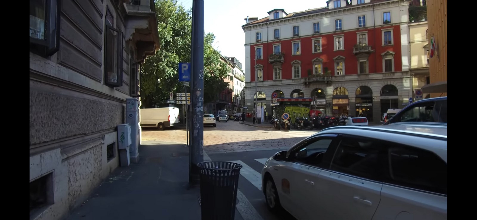 View of a street and a different coloured building revealing itself as you move closer _© www.youtube.com