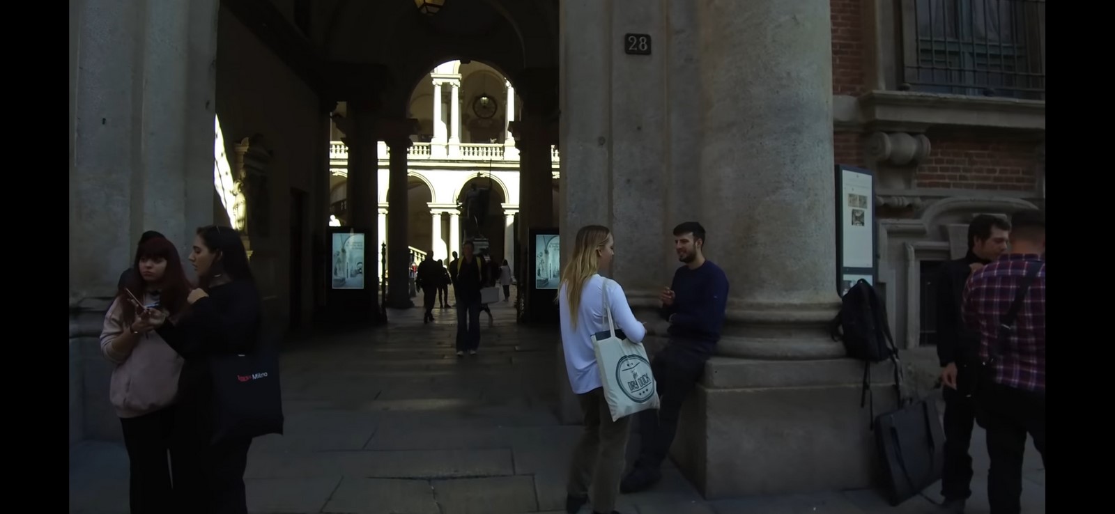 Arches and openings showing glimpses of other streets or monuments _© www.youtube.com