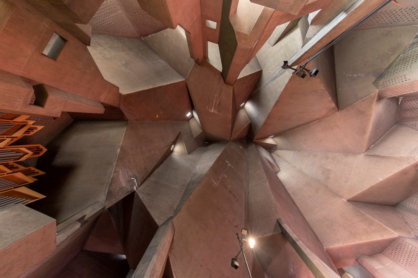 How to conquer the art of Daylighting as an element of spirituality in spaces Sheet7