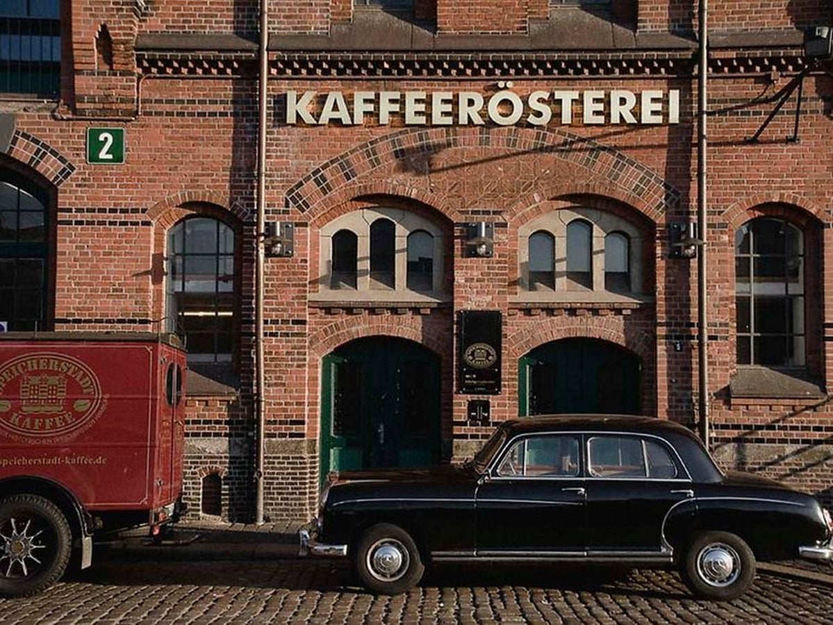 <span style="font-weight: 400;">Cafe Kaffeerosterei_ ©</span><span style="font-weight: 400;">https://www.hamburg.de/image/3680616/4x3/750/563/98f25c842bdd20b7e35a547e87b4c70e/CA/kaffeeroesterei-speicherstadt--3-.jpg</span><span style="font-weight: 400;">_</span>