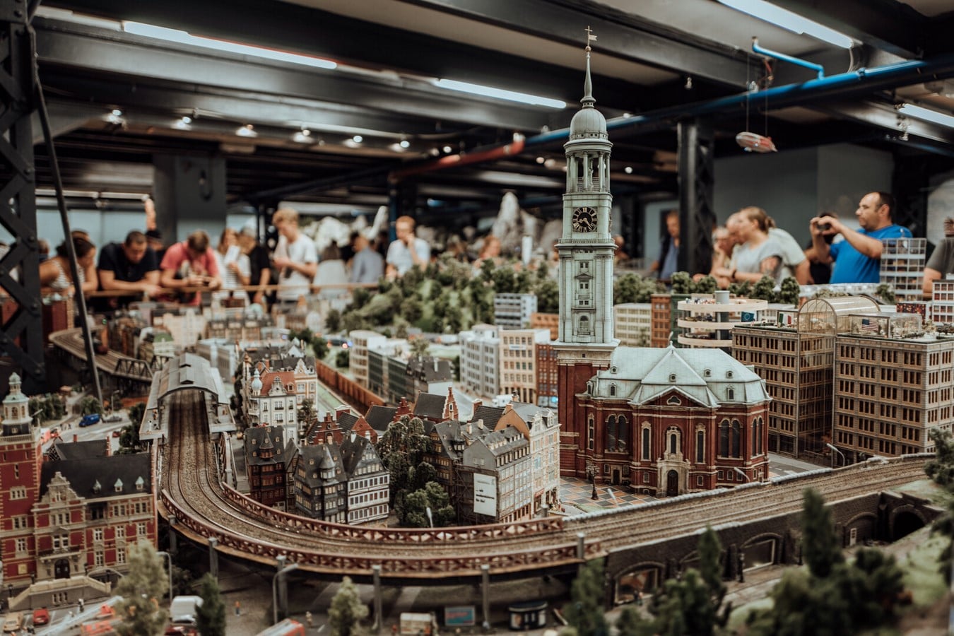 <span style="font-weight: 400;">Miniature railroad system_© Mediaserver Hamburg / Jan Traupe_ </span><span style="font-weight: 400;">https://hamburg-news.hamburg/en/location/miniatur-wunderland-hamburg-remains-top-tourist-attraction-survey_</span>