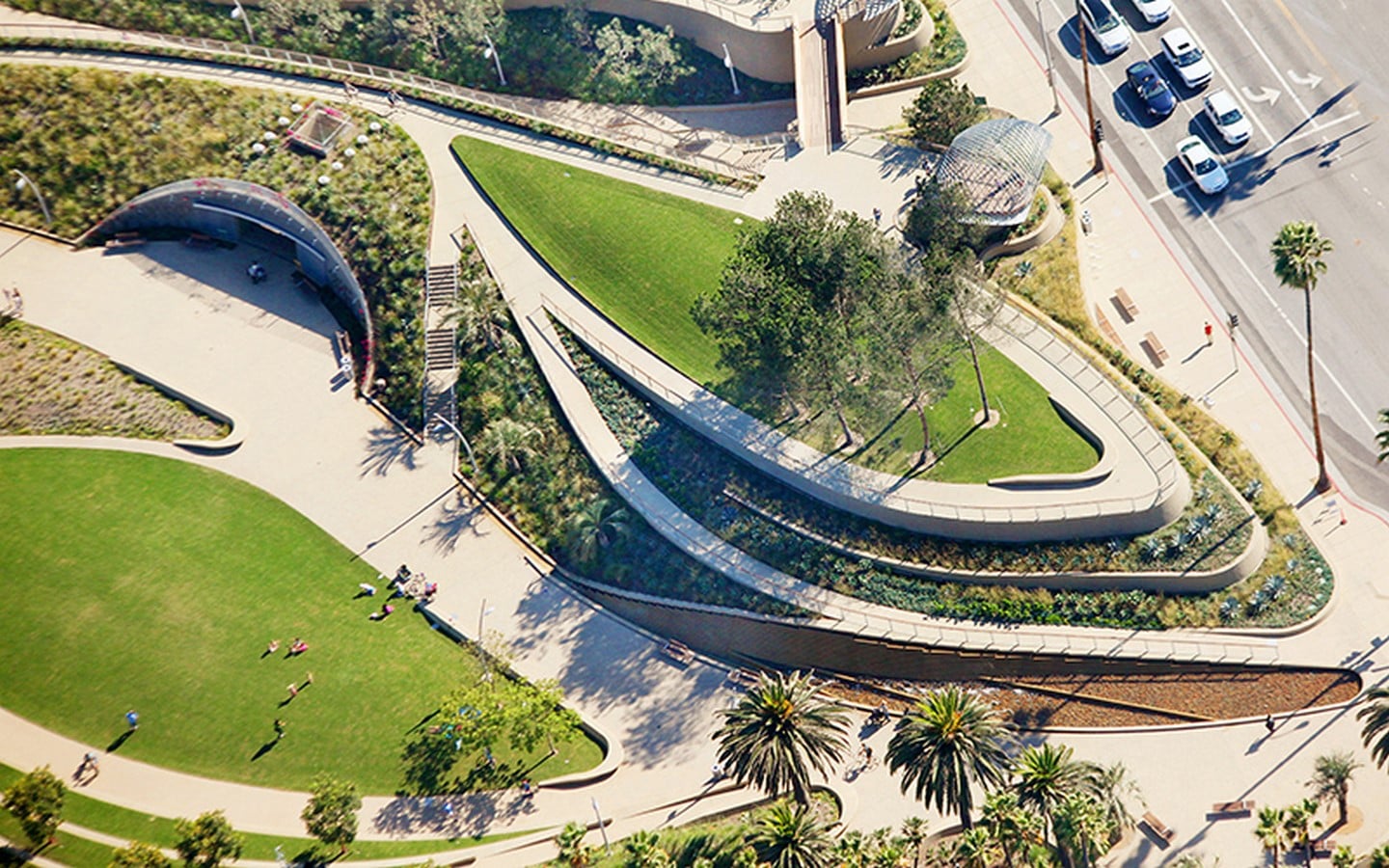 Tongva Park and Ken Genser Square in Santa Monica © ASLA