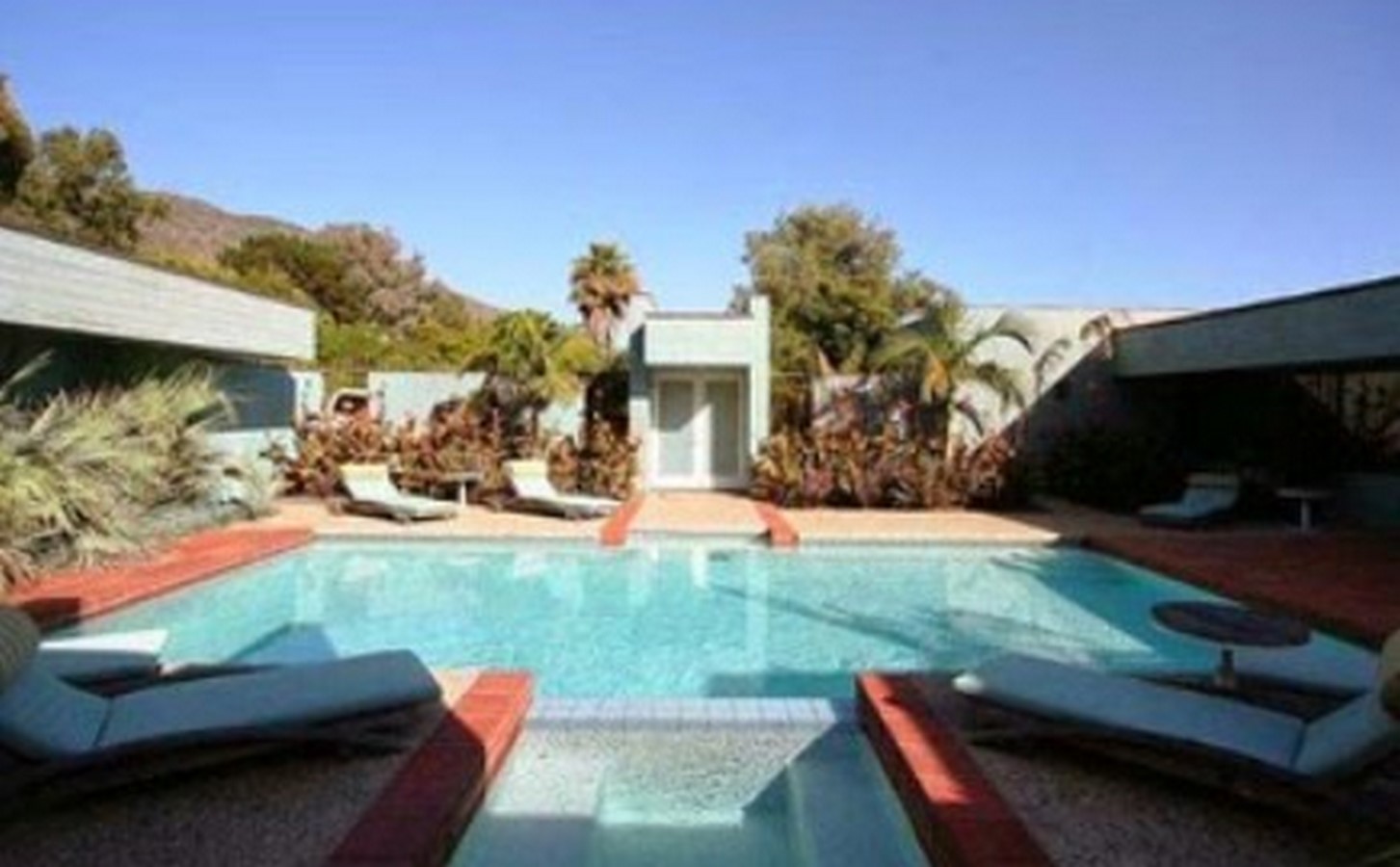 An inside look at all the houses owned by Ellen Pompeo Sheet24