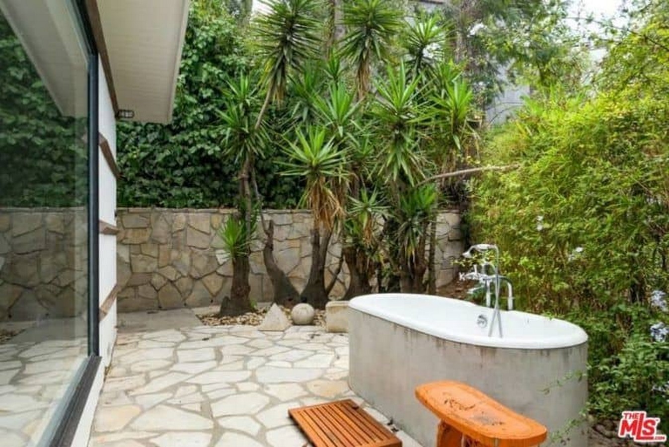 An inside look at all the houses owned by Ellen Pompeo Sheet5
