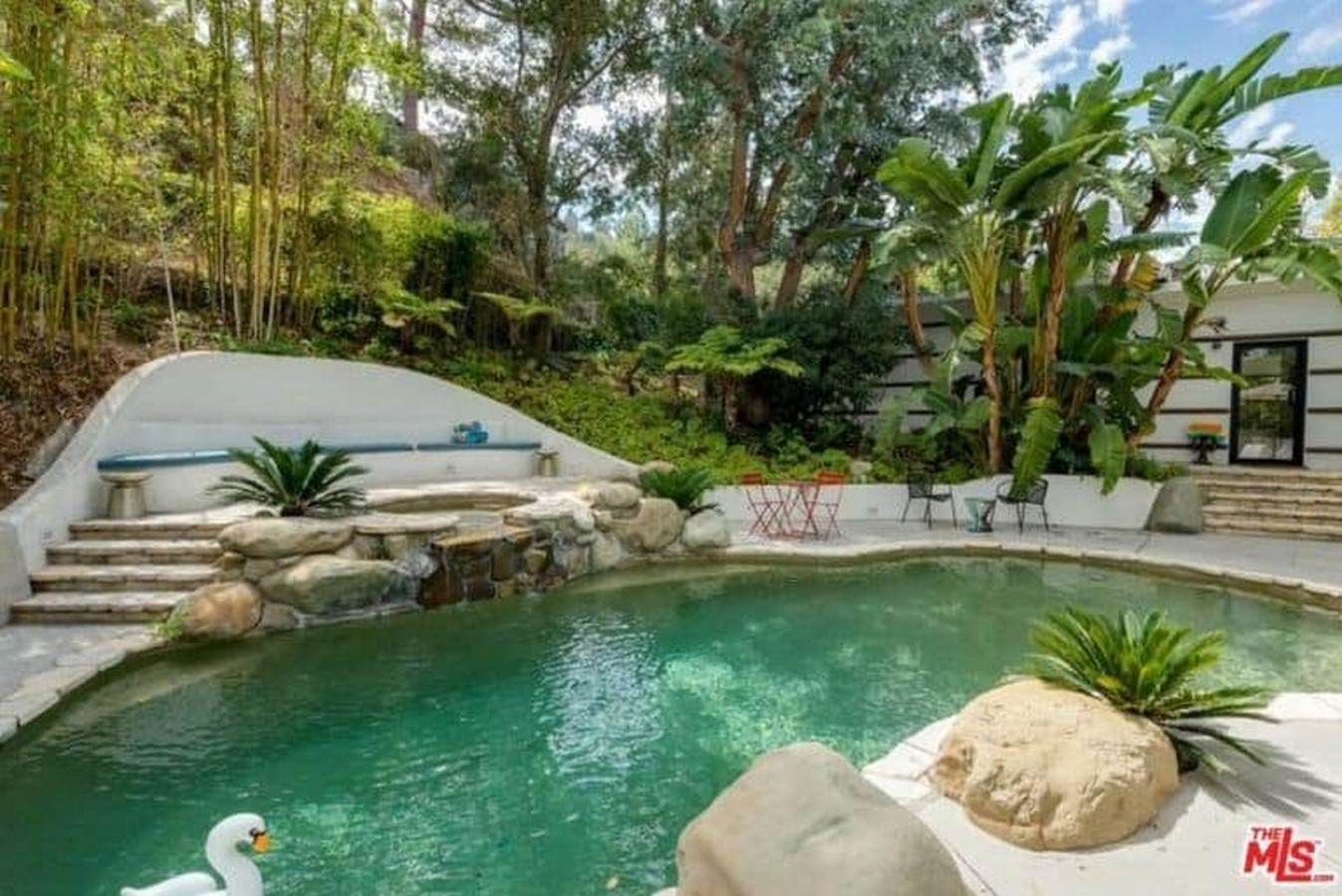 An inside look at all the houses owned by Ellen Pompeo Sheet7