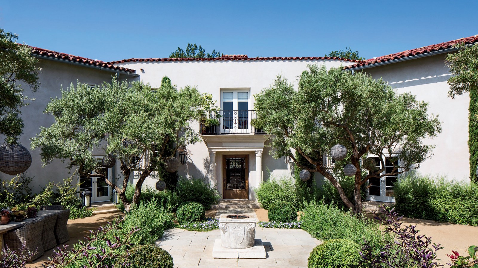 An inside look at all the houses owned by Ellen Pompeo Sheet8
