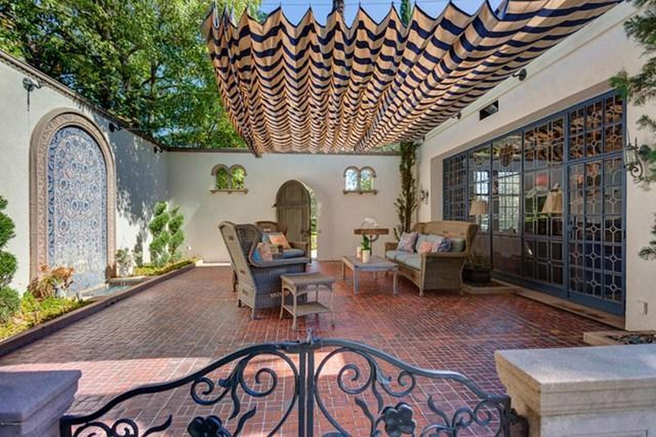 An inside look at all the houses owned by Ryan Gosling Sheet16