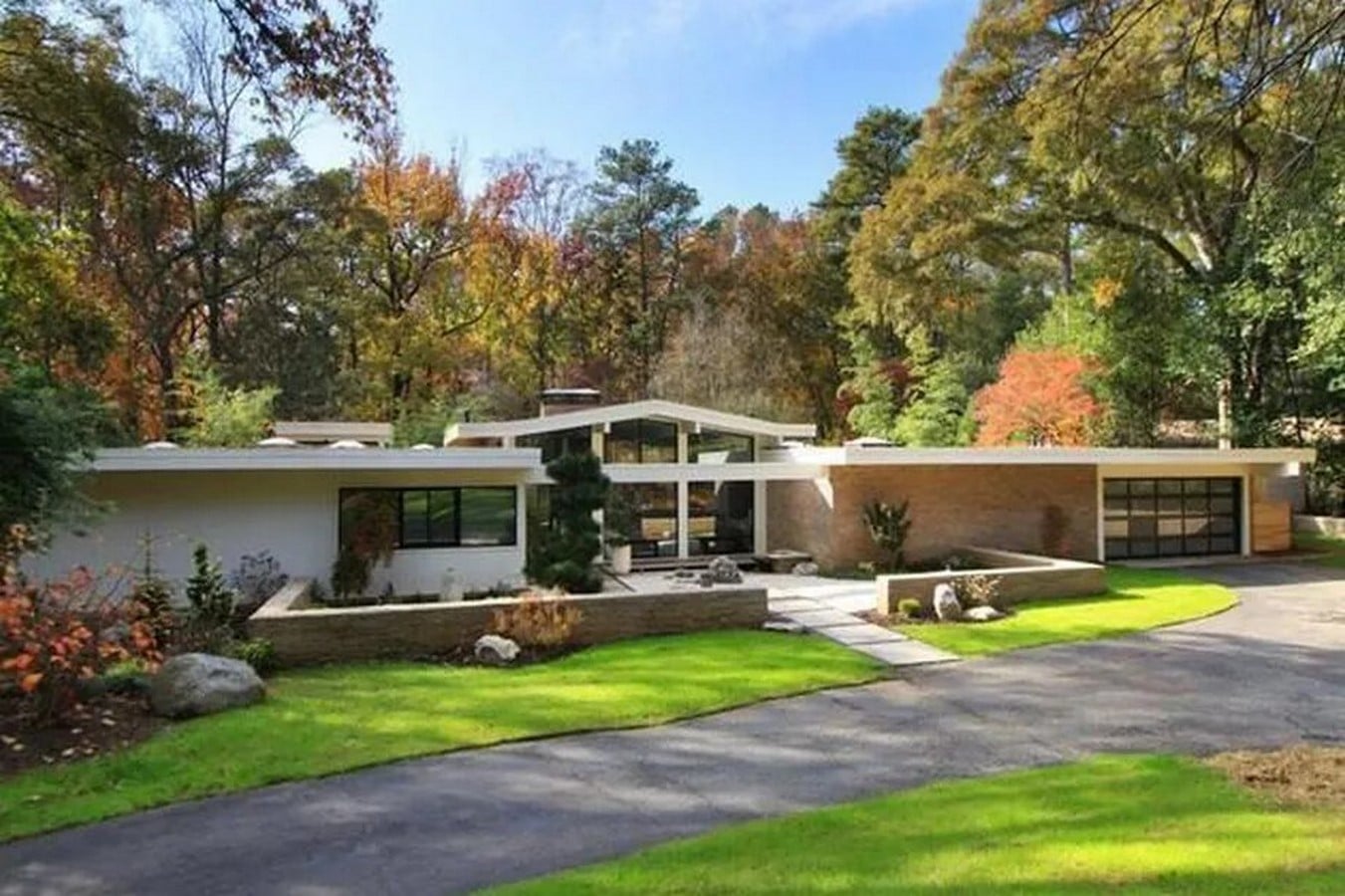 An inside look at all the houses owned by Ryan Gosling Sheet17