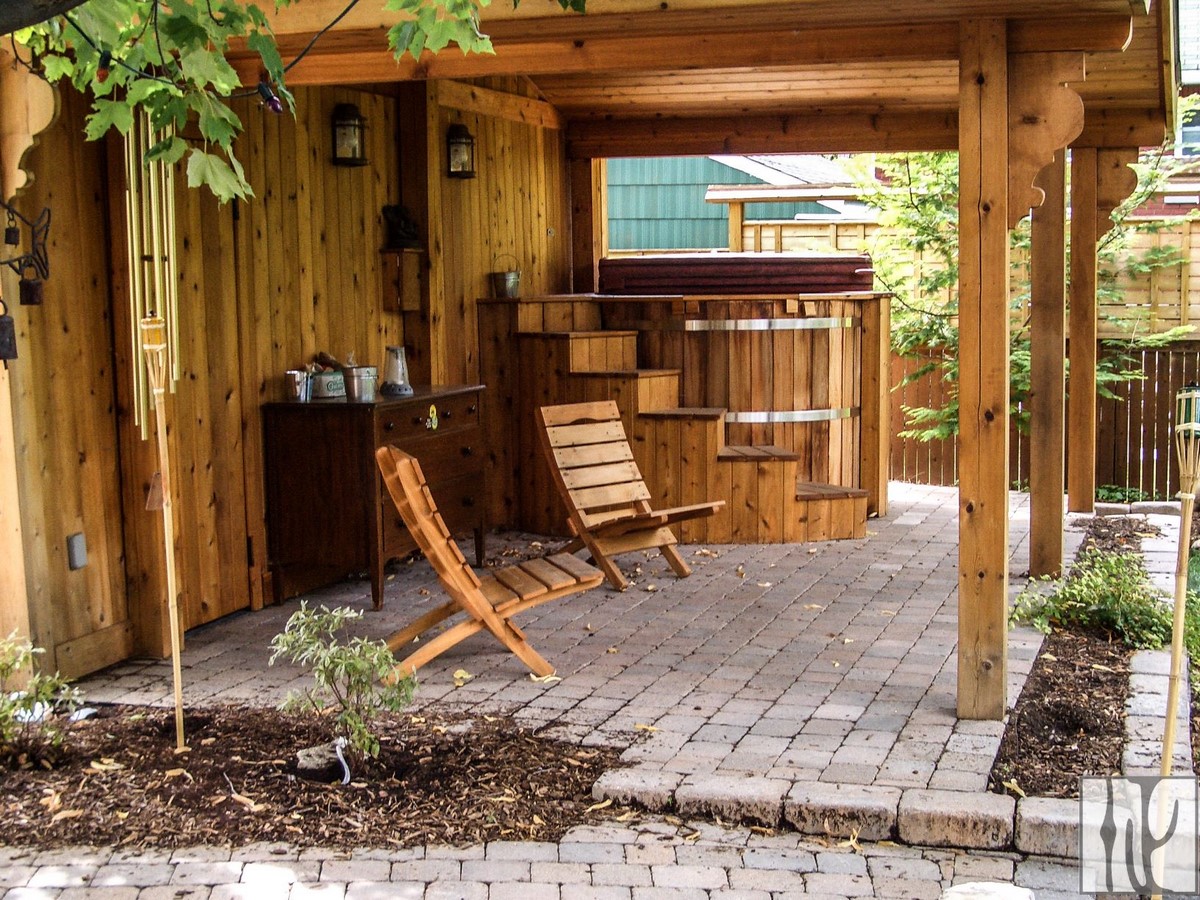 <span style="font-weight: 400;">Backyard Spa ⓒ Moneca Kaiser Design Build</span>