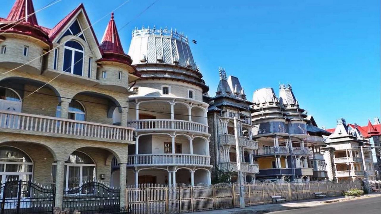 Kitsch Architecture: Developed by industrialization and urbanization Sheet12