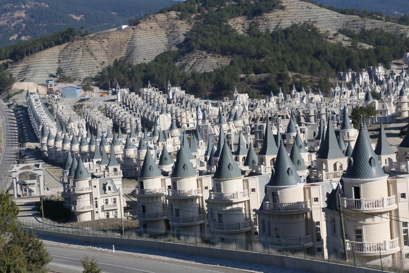 Kitsch Architecture: Developed by industrialization and urbanization Sheet2
