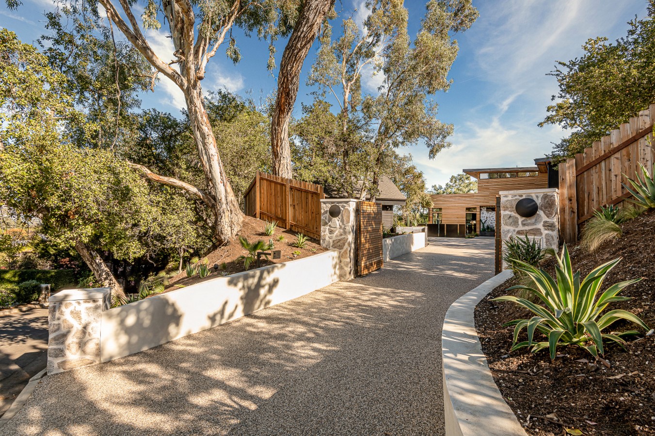 An inside look at all the houses owned by Jesse Tyler Ferguson Sheet8