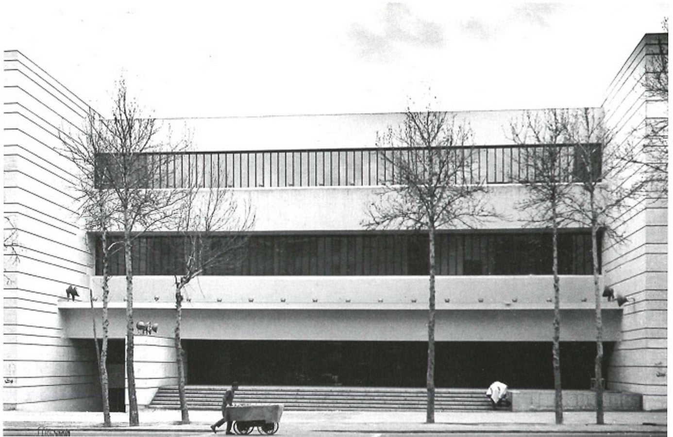 Melli Bank, University of Tehran Branch by Jørn Utzon: Function and Expression Sheet1