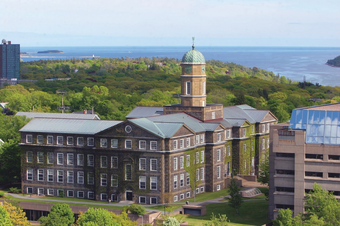 <span style="font-weight: 400;">Dalhousie University (</span><span style="font-weight: 400;">www.novascotia.com</span><span style="font-weight: 400;">)</span>