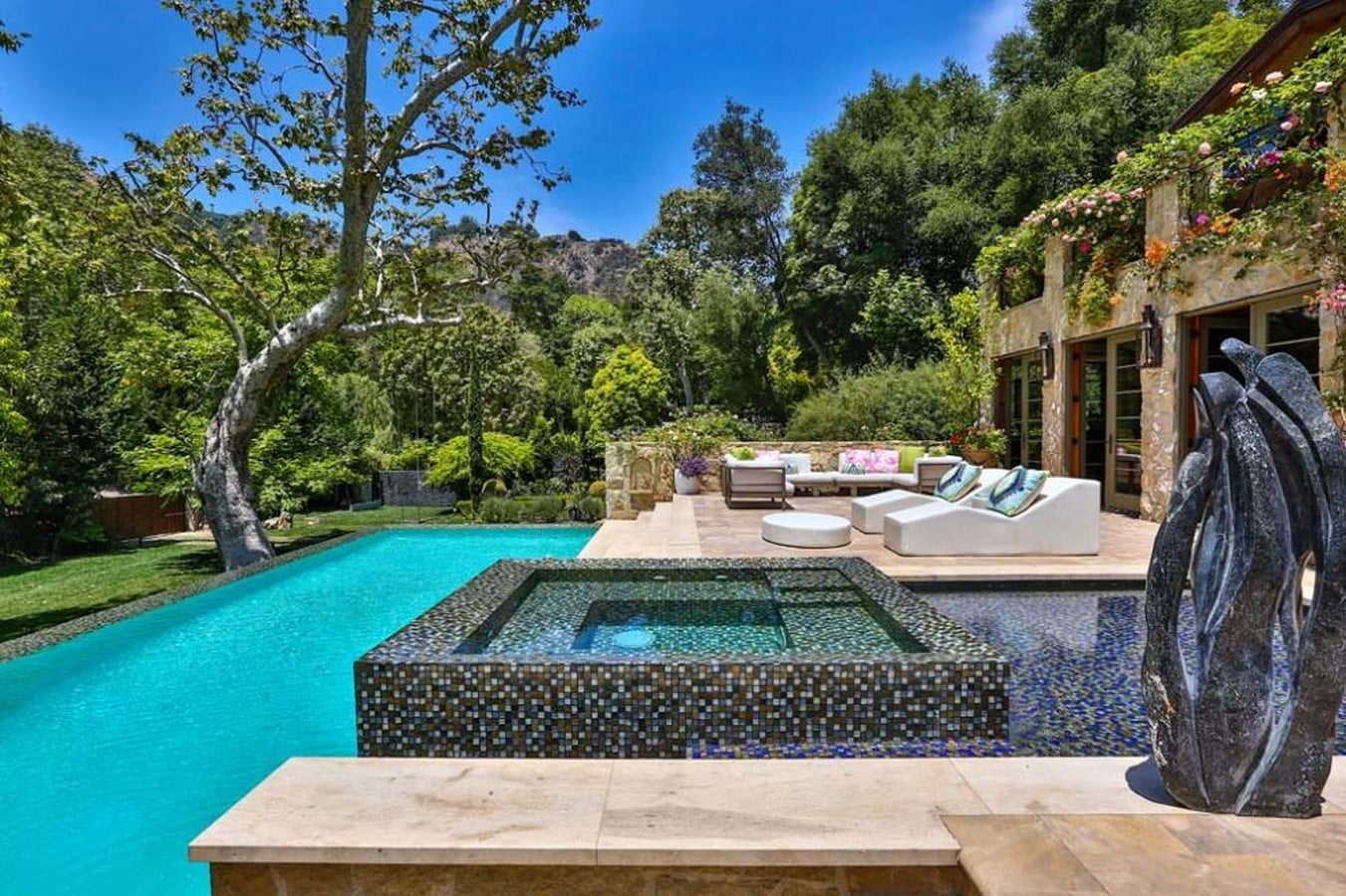 An inside look at all the houses owned by Jennifer Lopez Sheet7