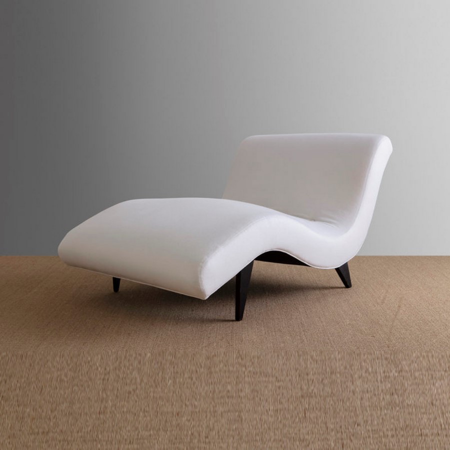 <span style="font-weight: 400;">Chaise Lounge with Wooden Feet_© R &amp; Company</span>