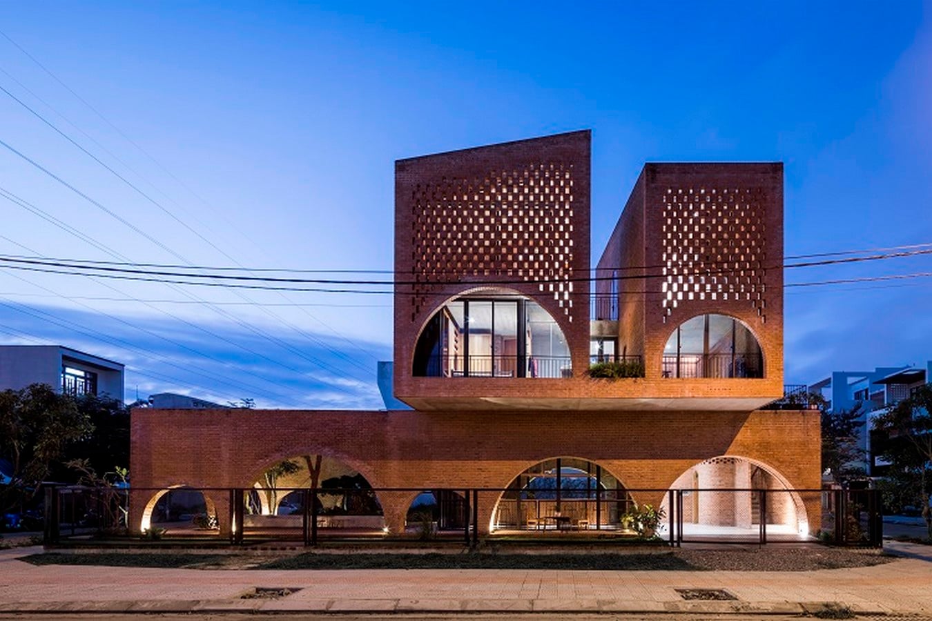 <span style="font-weight: 400;">Exterior view 1_©Source: </span><span style="font-weight: 400;">https://tropicalspaceil.com/upload/baiviet/7-3536.jpg</span><span style="font-weight: 400;"> </span>