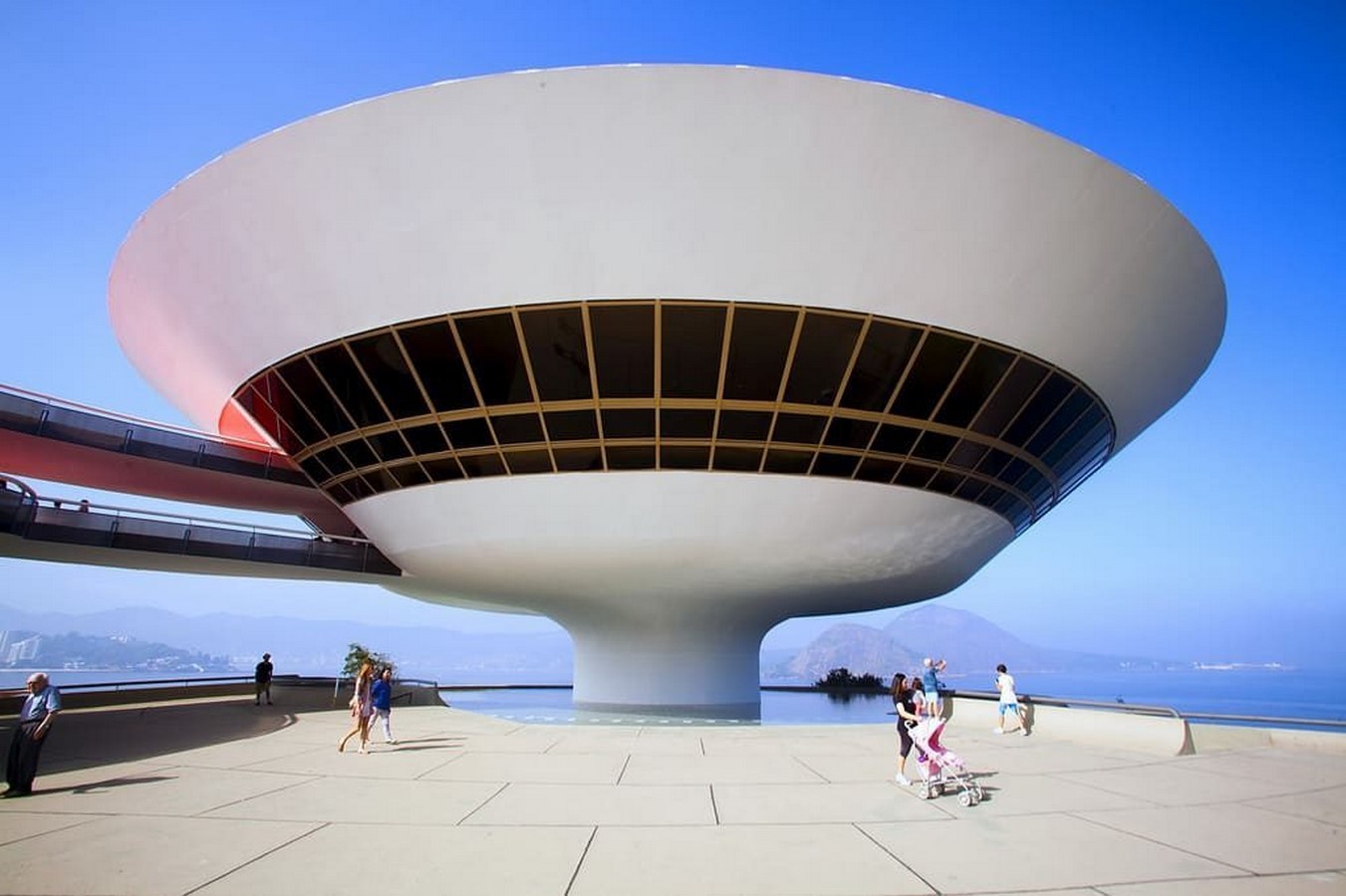 Niterói Contemporary Art Museum by Oscar Niemeyer: Iconic Saucer-Shaped Structure Sheet2