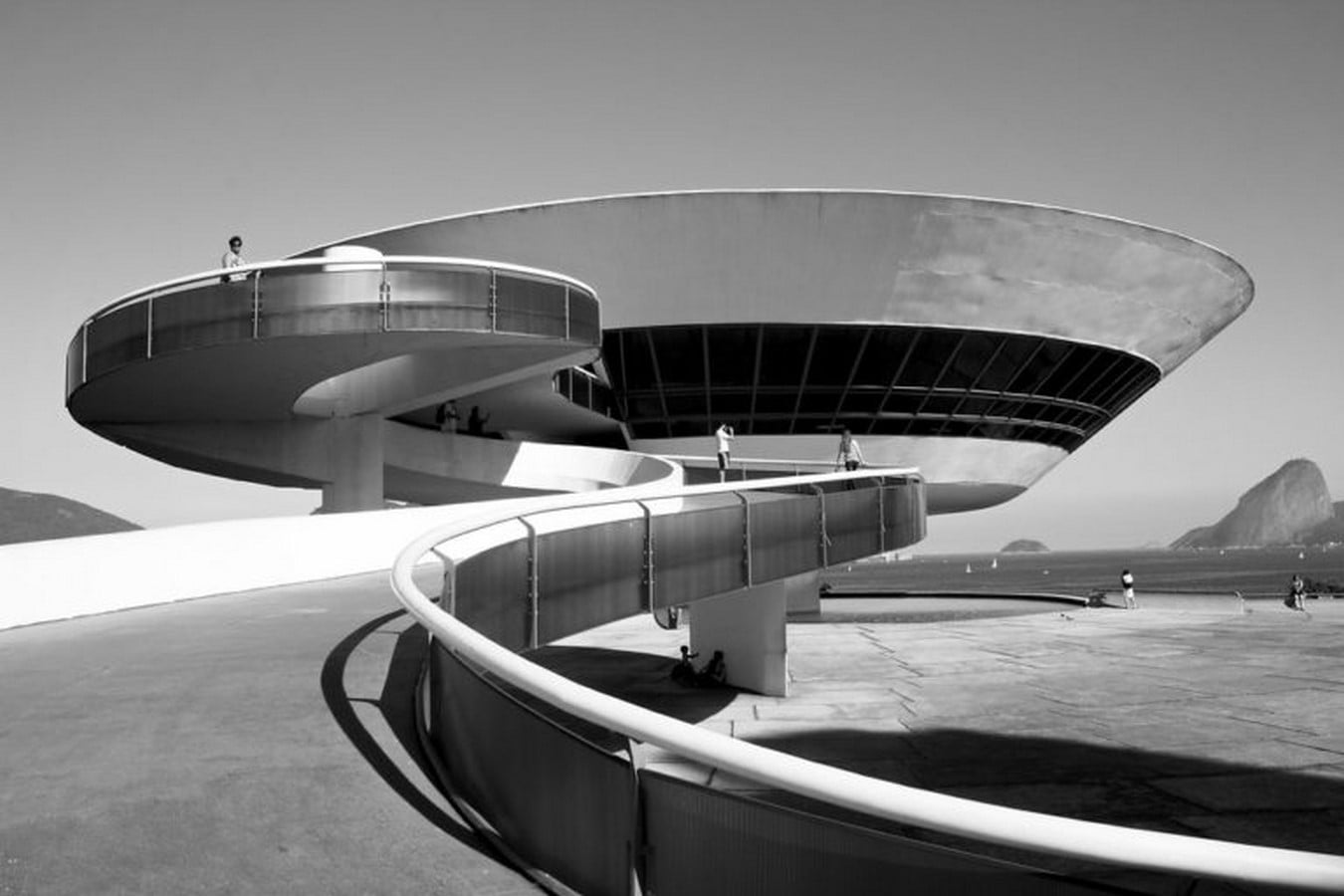 Niterói Contemporary Art Museum by Oscar Niemeyer: Iconic Saucer-Shaped Structure Sheet6