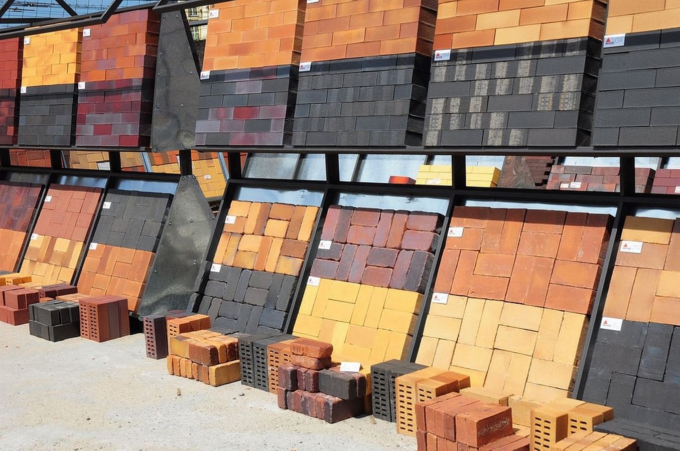 <i><span style="font-weight: 400;">Building Materials_ ©www.hmiaward.com/blog/building-materials-trends-sustainability-safety-and-streamlining/</span></i>