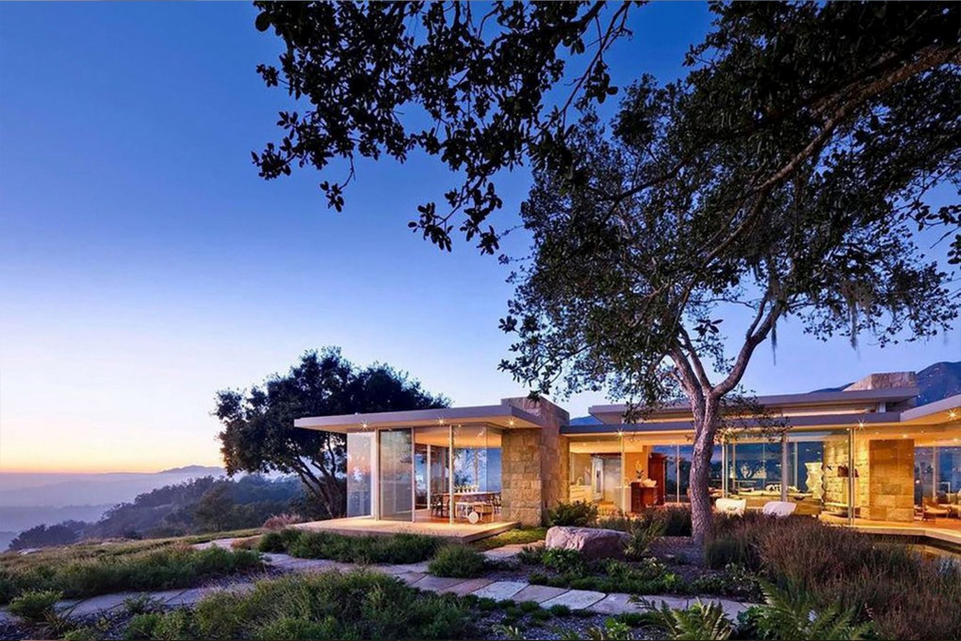 An inside look at all the houses owned by Ellen Degeneres - Sheet12