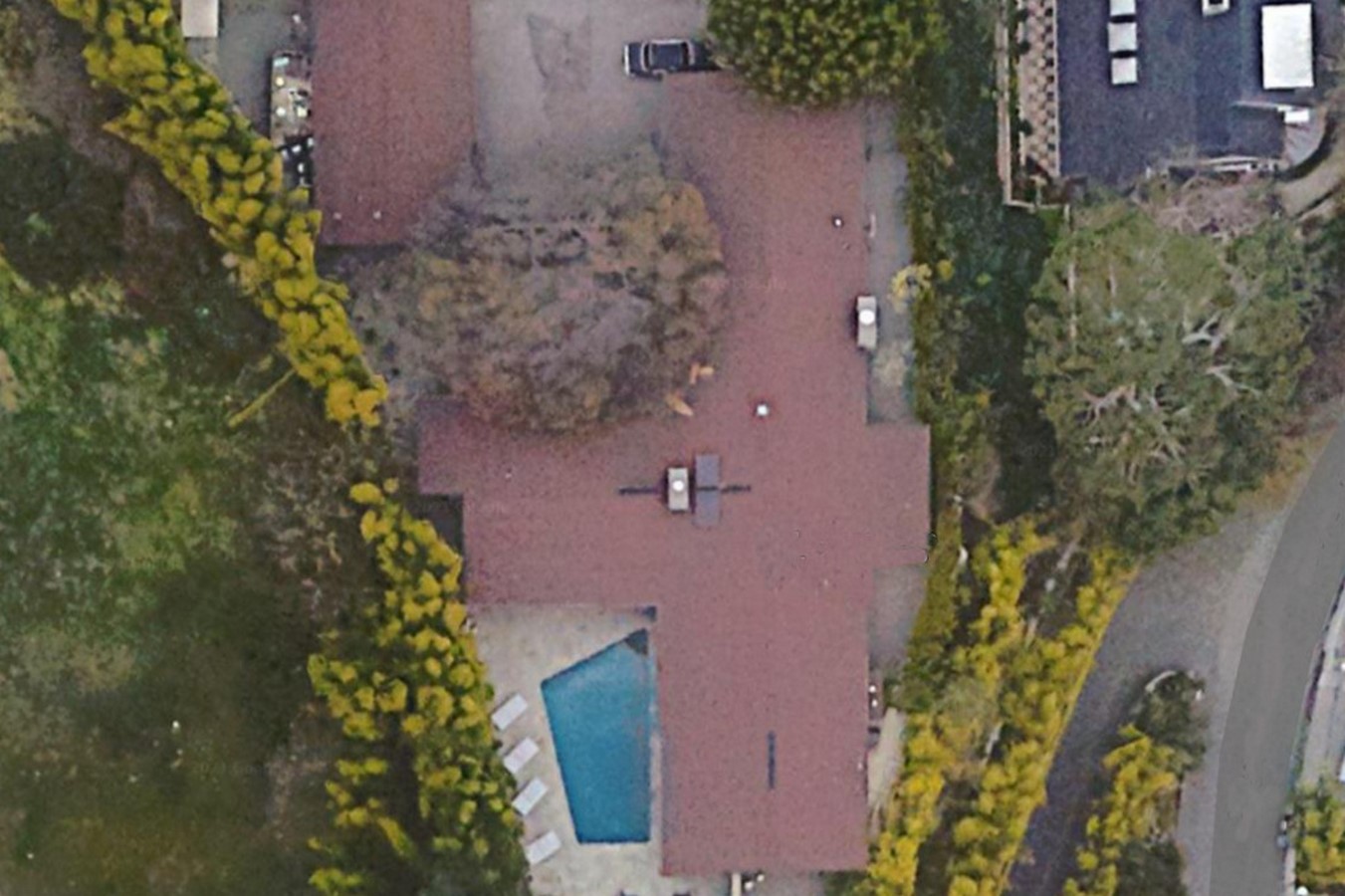 An inside look at all the houses owned by Ellen Degeneres - Sheet7