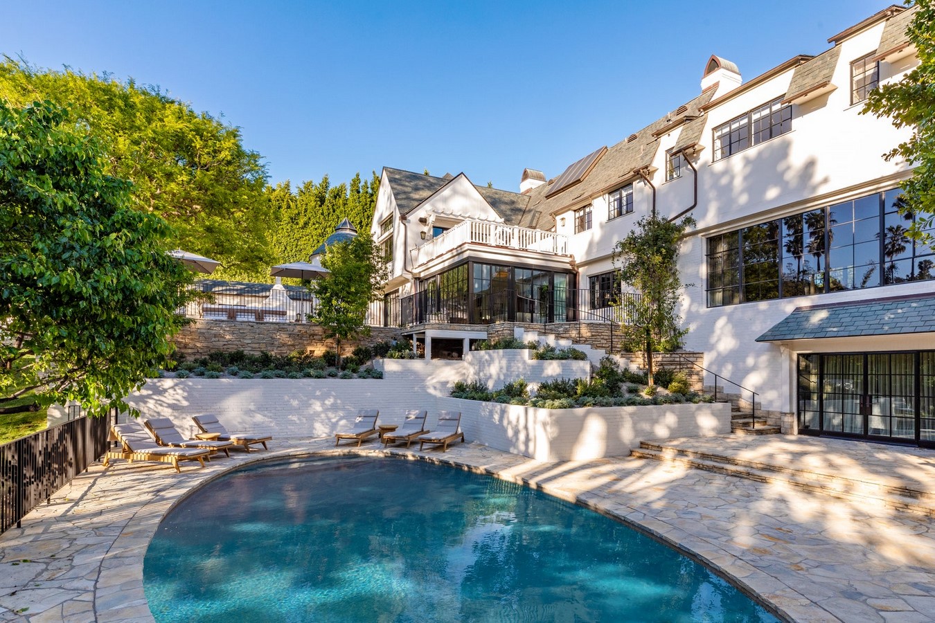 An inside look at all the houses owned by Ellen Degeneres - Sheet9