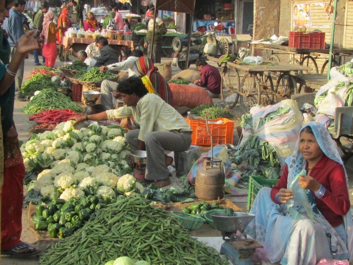 How can we bridge the gap between rich and poor through architecture - SHeet3