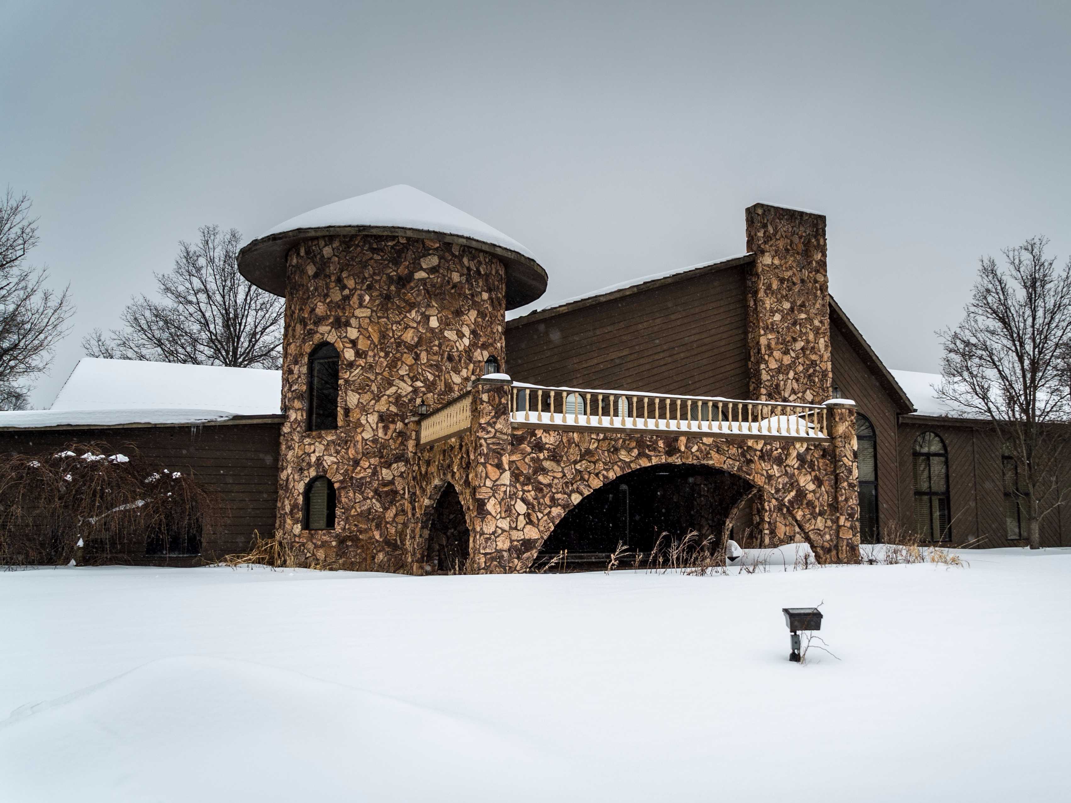 10 Abandoned places houses once owned by millionaires - Sheet8