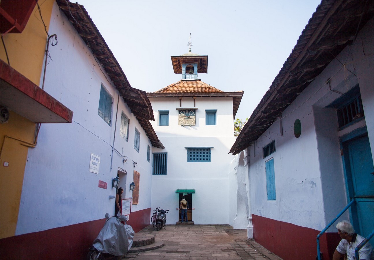 Entrance leading to Paradesi Synagogue_Lovell D'Souza