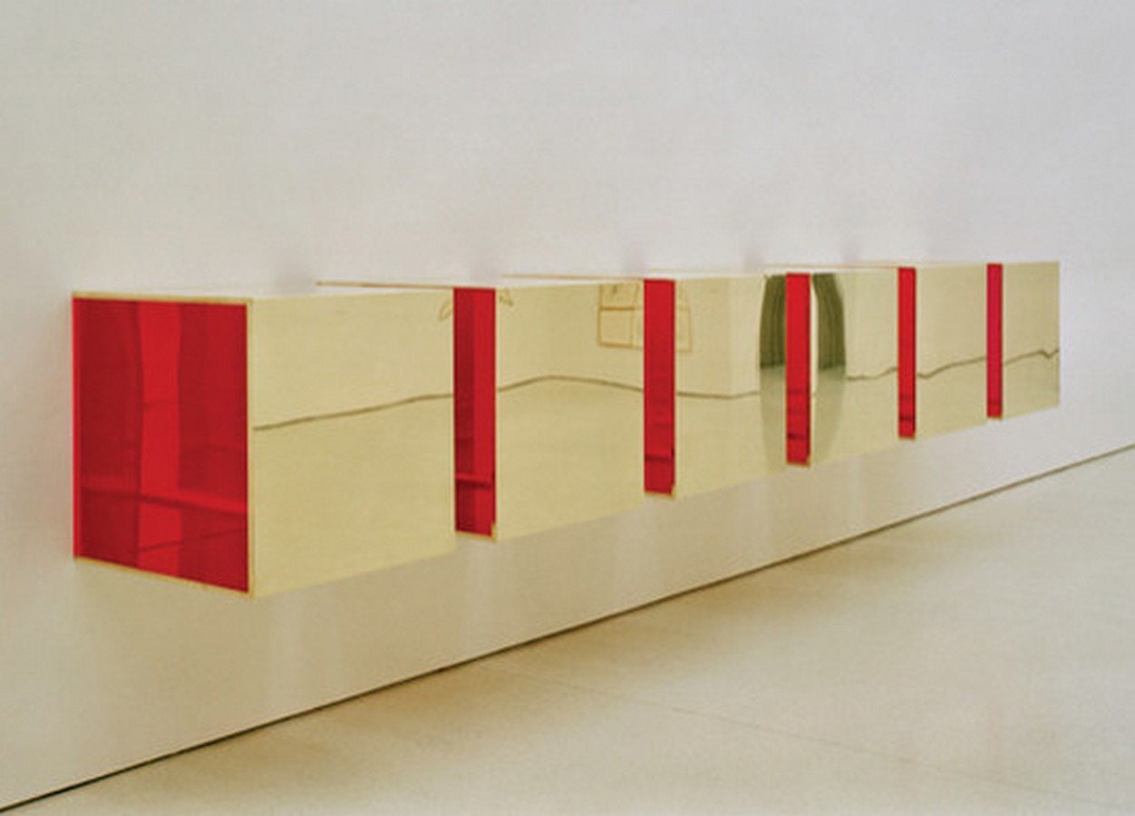 Donald Judd, untitled, Brass and red fluorescent Plexiglass, 6 units with 8-inch intervals, each unit 86.4 cm - Guggenheim, New York_© IUSB CAPSTONE