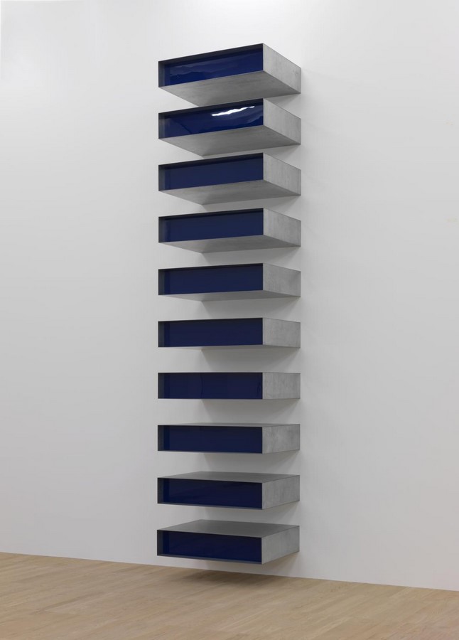Donald Judd, untitled, 1980, Stainless steel and blue Plexiglas in 10 parts_© El Viejo Topo