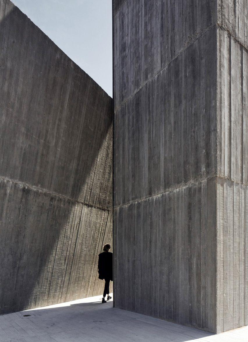 Casa Ochoquebradas by Alejandro Aravena: Concrete Volumes - Sheet1