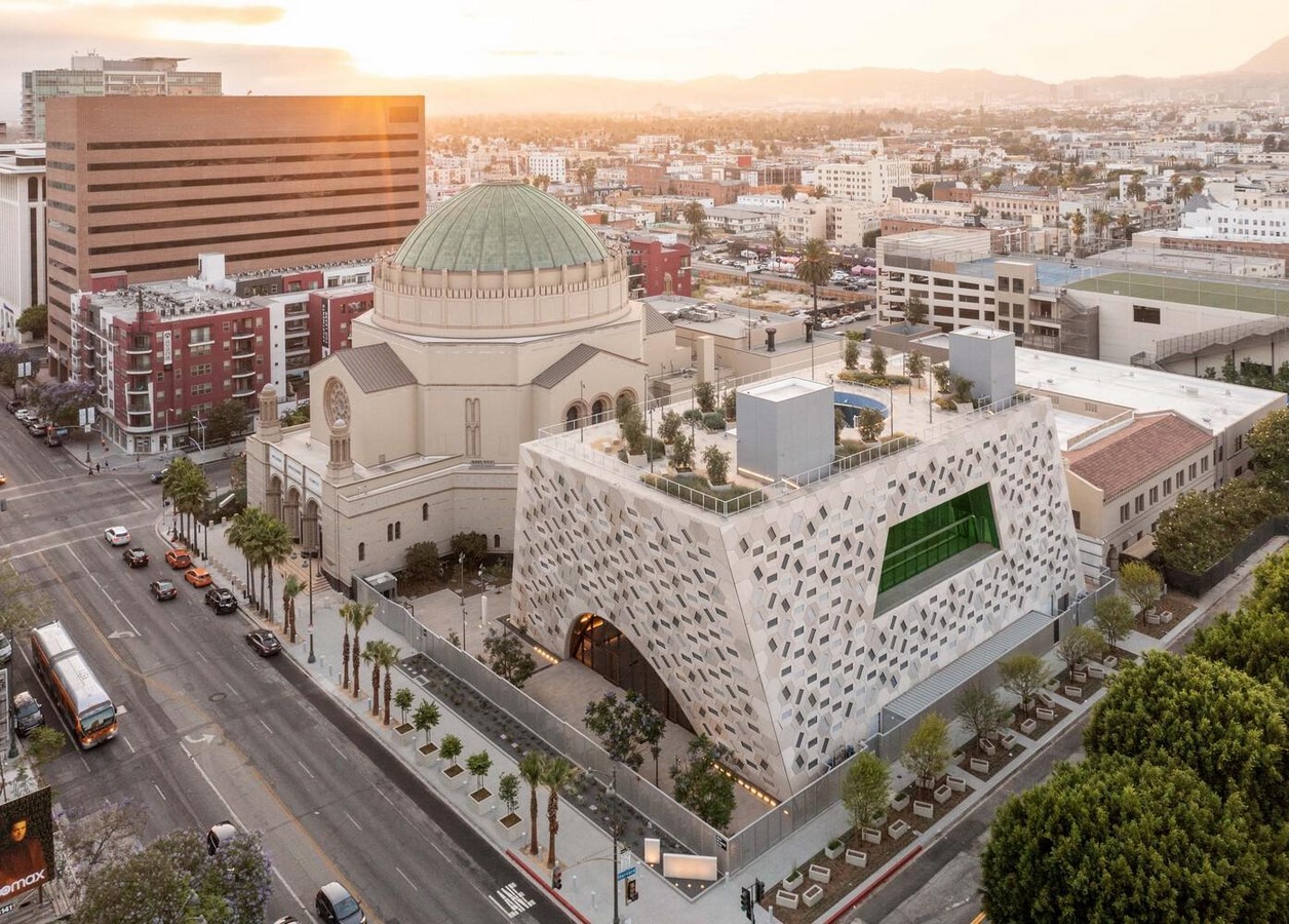 Audrey Irmas Pavilion With Trapezoidal Form That Respects Its Surrounding In California completed by OMA - Sheet5
