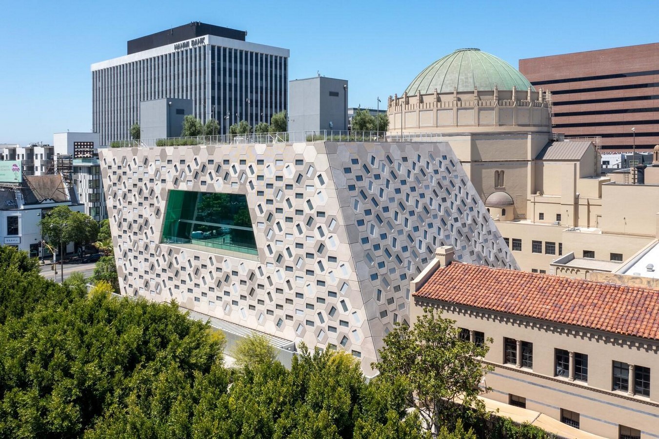 Audrey Irmas Pavilion With Trapezoidal Form That Respects Its Surrounding In California completed by OMA - Sheet7