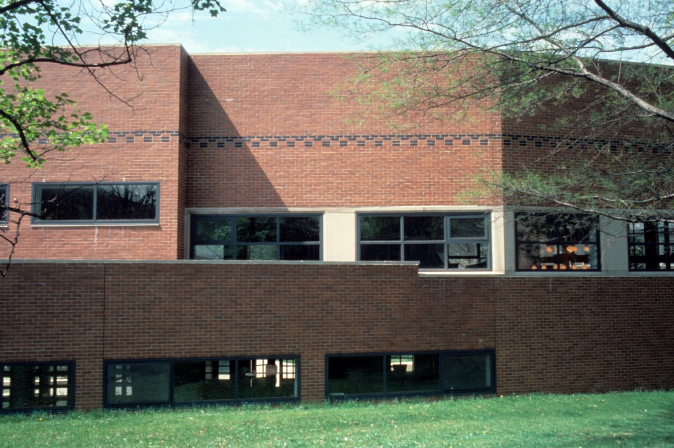 Gordon Wu Hall by Robert Venturi: Centerpiece of The Butler College - Sheet4