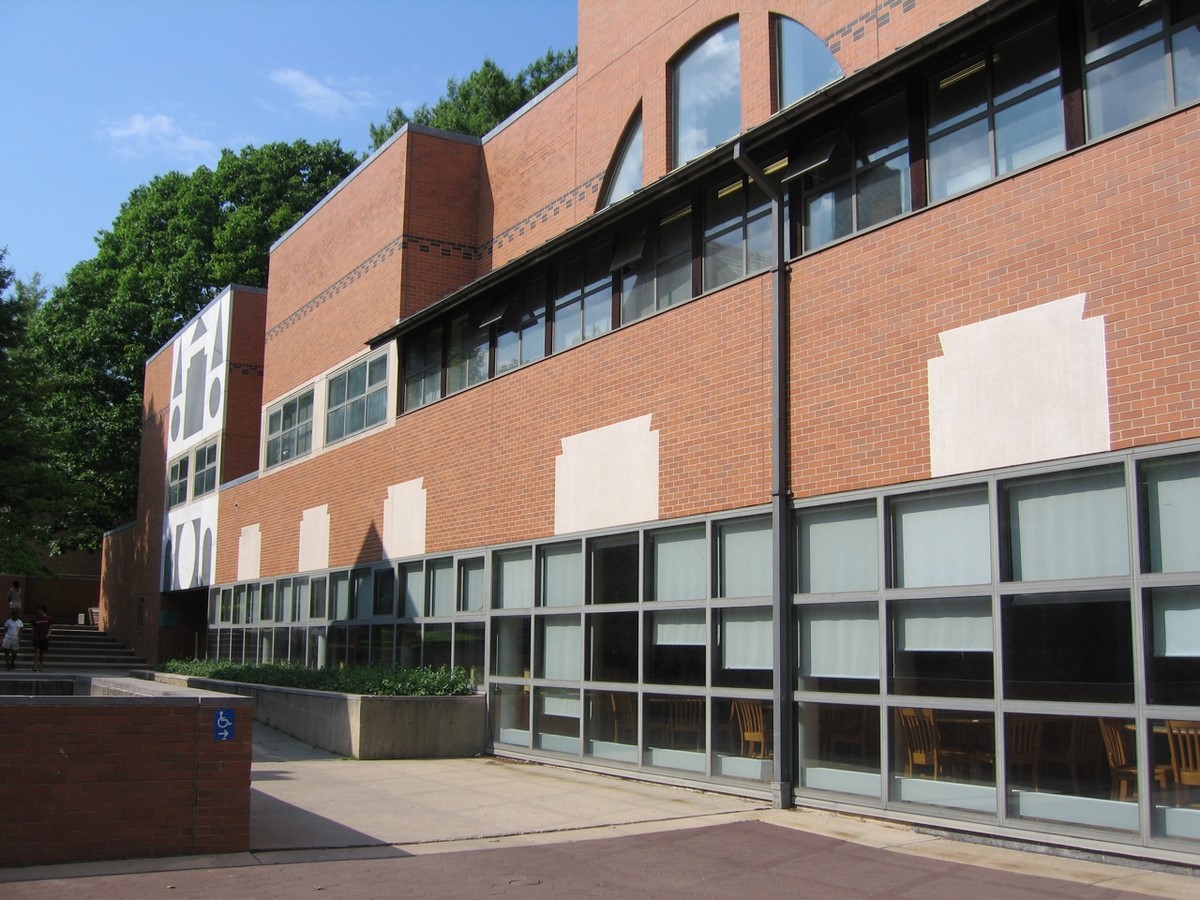 Gordon Wu Hall by Robert Venturi: Centerpiece of The Butler College - Sheet5